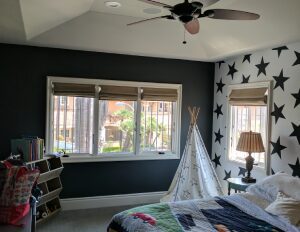 Children's bedroom with star-patterned wall decor.